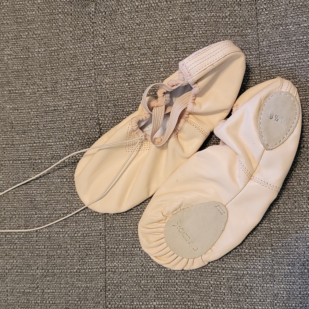 Capezio Women's leather Cobra Ballet shoe 8.5W